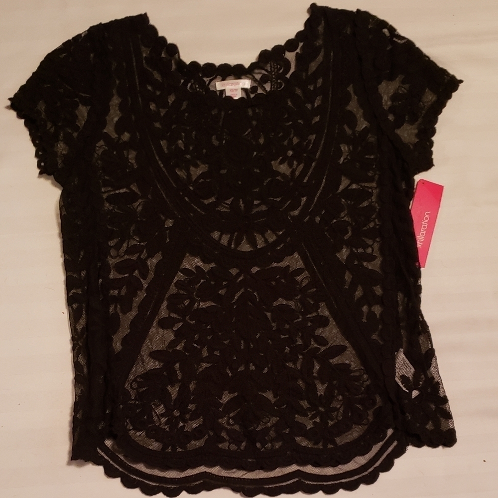 Sheer lace short sleeve top Hp 🔥🔥🔥🔥 - Picture 2 of 3